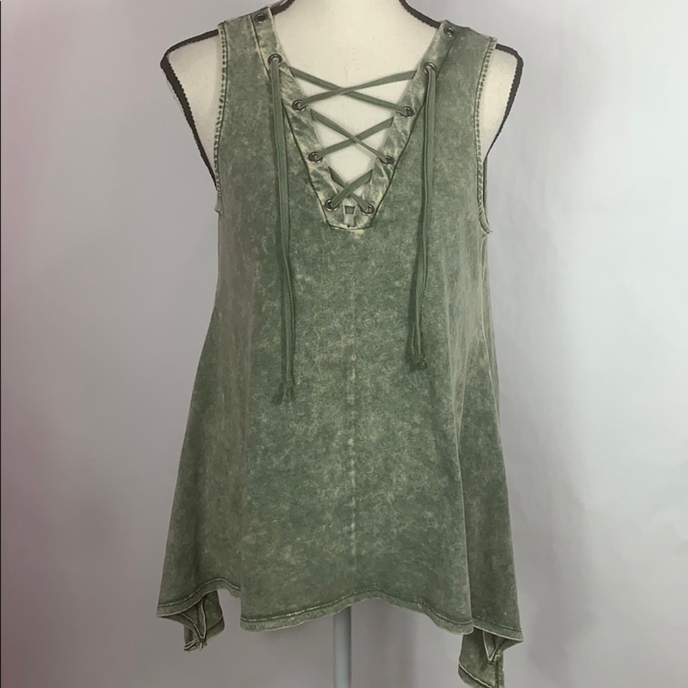 Rock & Republic sleeveless front lace up top